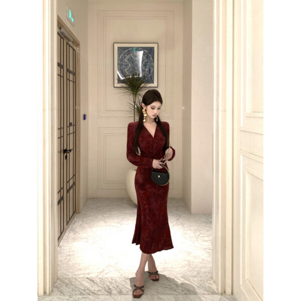 V-neck Long-sleeve Figure-flattering Fishtail Dress For Women