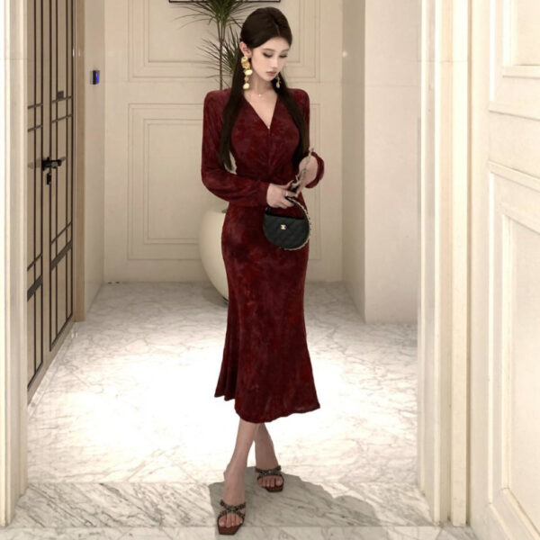 V-neck Long-sleeve Figure-flattering Fishtail Dress For Women