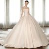097980fc-58a2-49be-8a7d-7df47ac76747.jpg A Strapless Dress With A Big Train