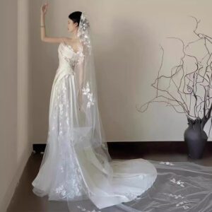 0aa76f79-c844-4f6d-bd64-852f192c6d94.jpg Satin Lace Wedding Veil Tube Top Fishtail Wedding Dress