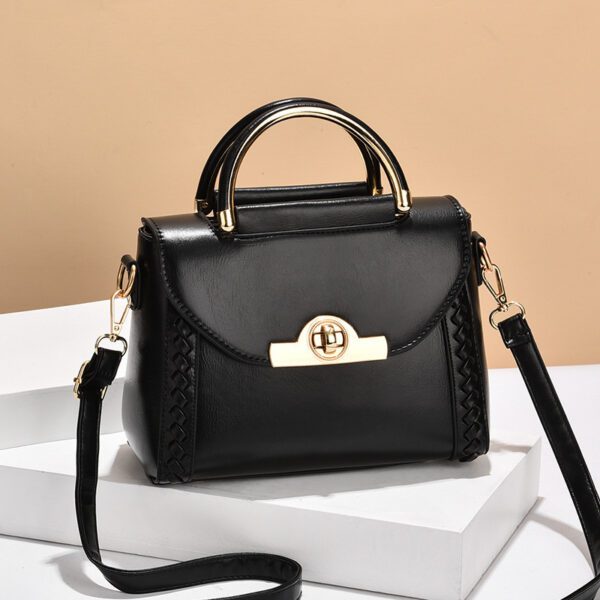 0eb571bb-3cd0-49fa-b8d5-3523a5bd9feb.jpg Spring And Summer New Women's Messenger Bag