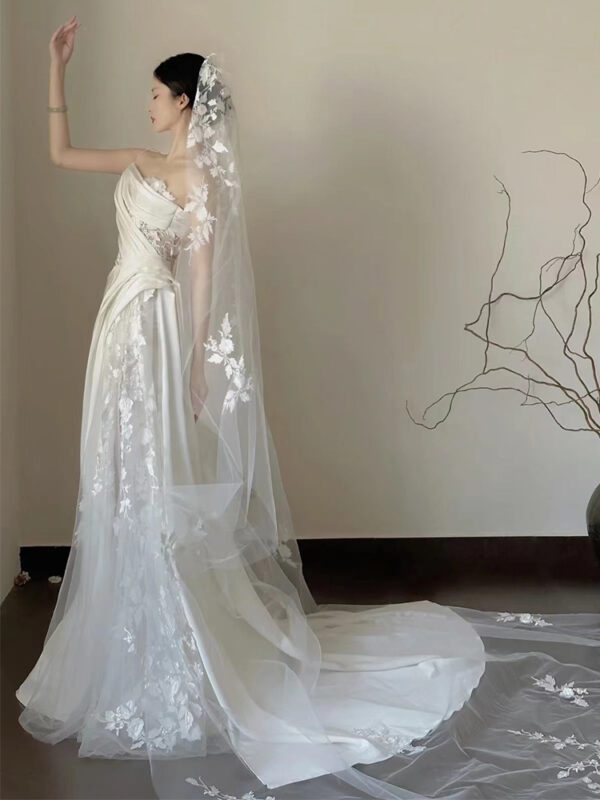 2ea587c6-99e3-4f3c-be14-f8b0c4a757fe.jpg Satin Lace Wedding Veil Tube Top Fishtail Wedding Dress