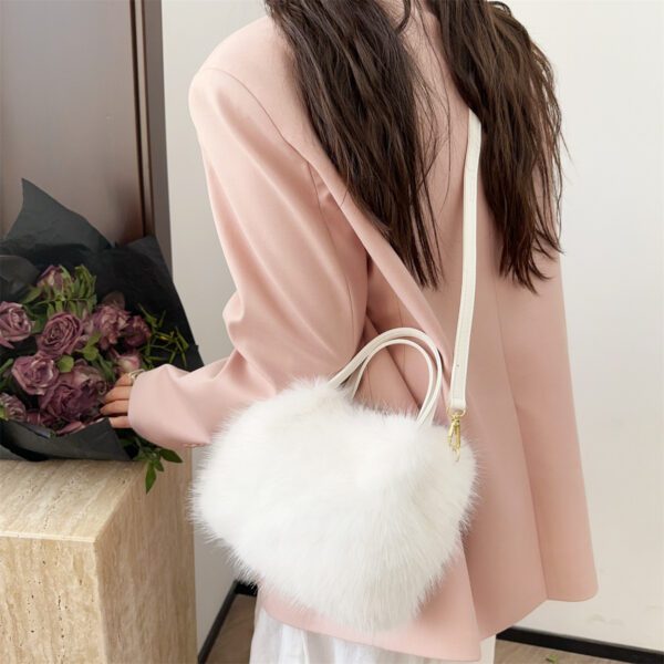 40d7c8f9-2853-42cf-b331-7ebbe521f57b.jpg Women's Fox Fur-style Tote Bag