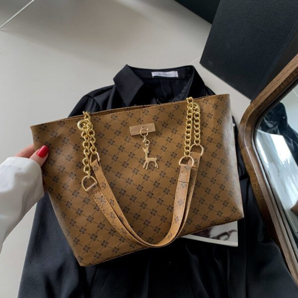 47917fe3-81da-4035-8362-4f5f3c125828.jpg Retro Commuter Texture Chain Shoulder Bag For Women Spring