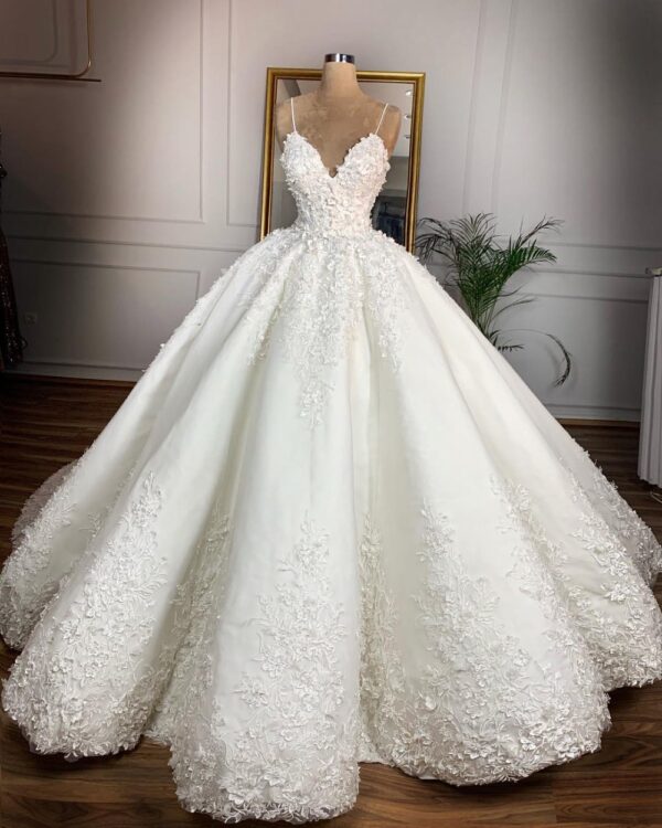 5f312596-e0b0-44b5-a762-0b184ff9e7ae.jpg Deep V-neck Sexy Lace Floor-length Wedding Dress Romantic Aura Dignified Wedding Banquet Welcome New Spring