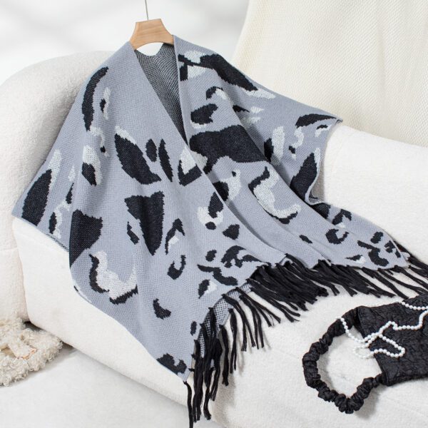 7effd72a-7432-4e88-aebb-e82e86715067.jpg Drizzle-Color Leopard-Print Knitted Tassel CapeShoulder Wrap For Women
