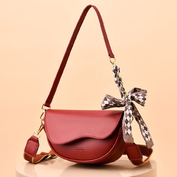 8b73a195-ec40-4e55-aa51-aa90815b31c3.jpg Special Interest Light Luxury Fall Winter Fashion Underarm Saddle Bag