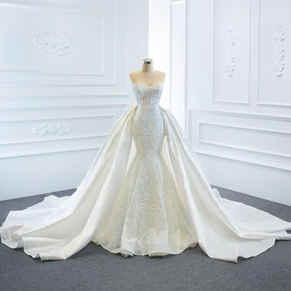 a3286110-b569-4a6c-ac15-080e5a6b46e1.jpg The Wedding Dress Wears Two Fishtail Tail Tube Tops, The Temperament Is Thin And Dreamy