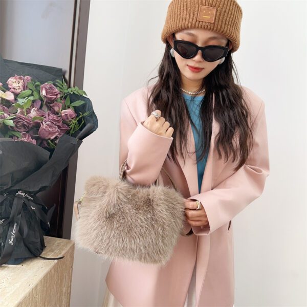 aa48f5b0-a4fa-4610-86c0-8e13d4fc0218.jpg Women's Fox Fur-style Tote Bag