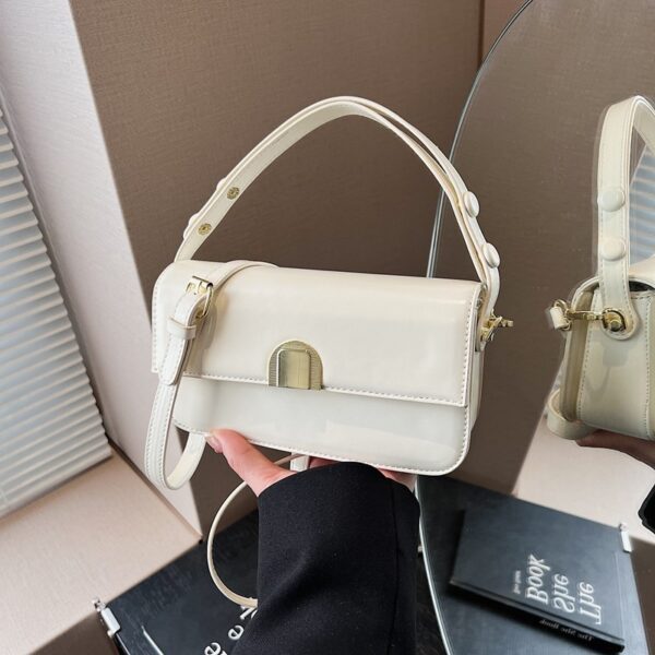 b3738c24-98d1-4256-80eb-77a25efd245a.jpg Women's Retro Fashion Shoulder Bag Design