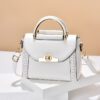b7928981-c50b-41c2-8c93-04de47068553.jpg Spring And Summer New Women's Messenger Bag