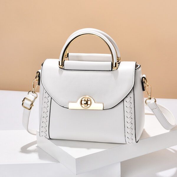 b7928981-c50b-41c2-8c93-04de47068553.jpg Spring And Summer New Women's Messenger Bag