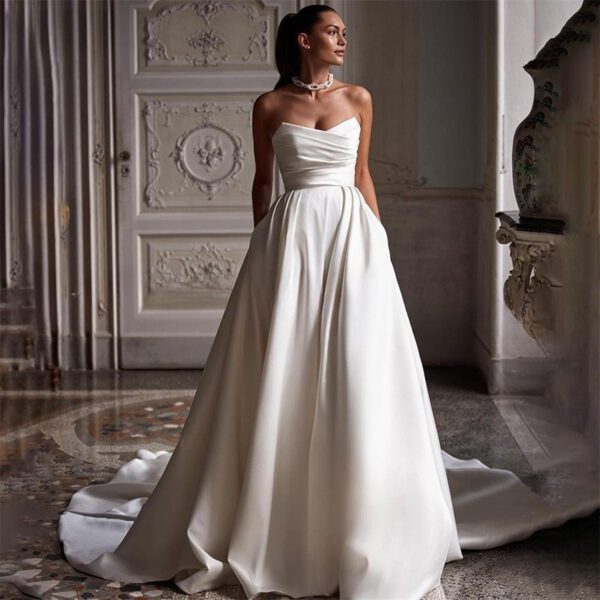 d20f2e66-a80f-48a2-8092-50fe4d3b6273.jpg Four Seasons New Style White Satin Tube Top Simple Dress