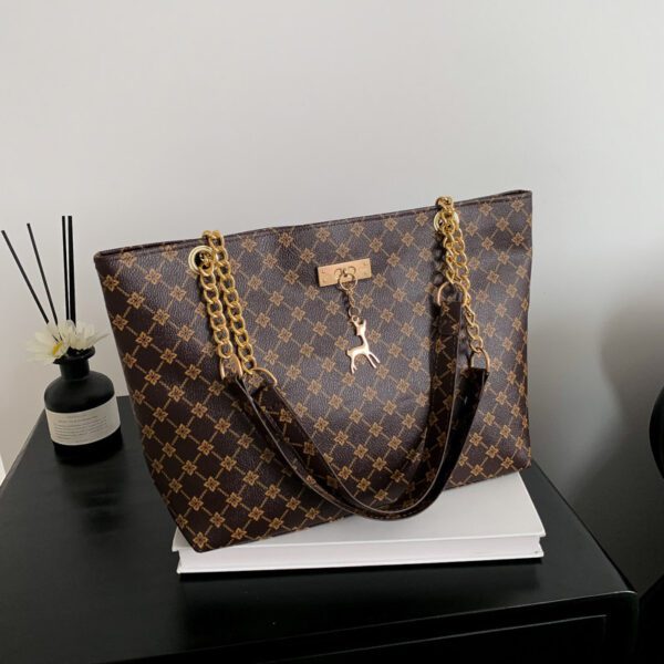 dfae8e3c-0c04-4fb3-a663-735f68fe1f3d.jpg Retro Commuter Texture Chain Shoulder Bag For Women Spring