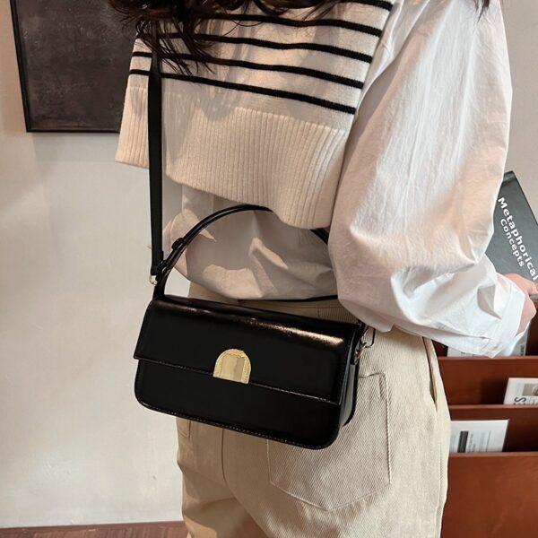e67053ae-30f9-41f7-b801-6e0b59eb26ae.jpg Women's Retro Fashion Shoulder Bag Design