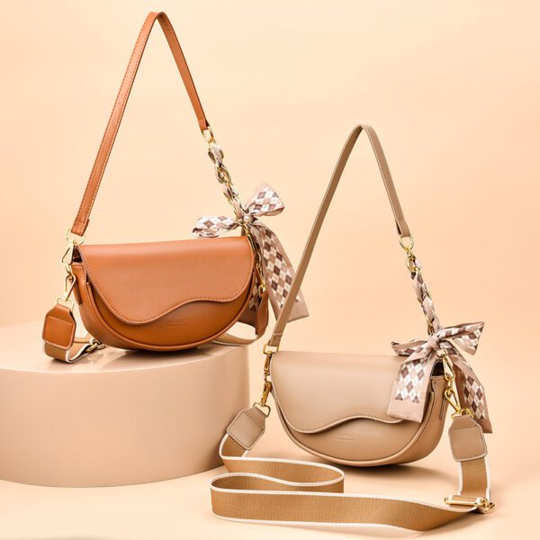 f0924fe0-8dca-49cf-b7ac-f710036957d1.jpg Special Interest Light Luxury Fall Winter Fashion Underarm Saddle Bag