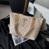 f3e6b28e-dbb1-4636-baaf-f1411ba179f9.jpg Retro Commuter Texture Chain Shoulder Bag For Women Spring