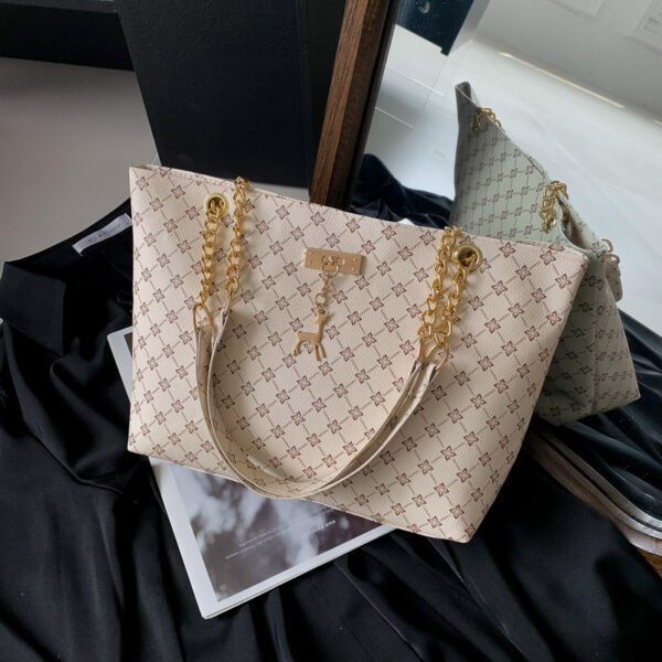 f3e6b28e-dbb1-4636-baaf-f1411ba179f9.jpg Retro Commuter Texture Chain Shoulder Bag For Women Spring
