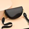 fc5fee39-cf24-49af-8879-3e3aa82570b2.jpg Special Interest Light Luxury Fall Winter Fashion Underarm Saddle Bag